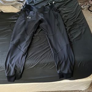 Under armor fitted heatgear joggers
